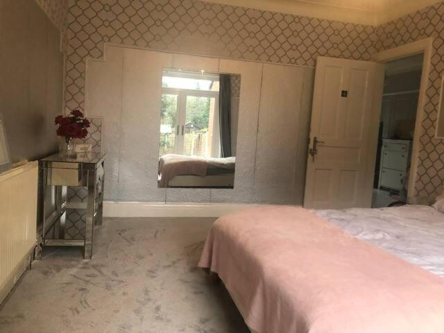 Double Bedroom Manchester Extérieur photo